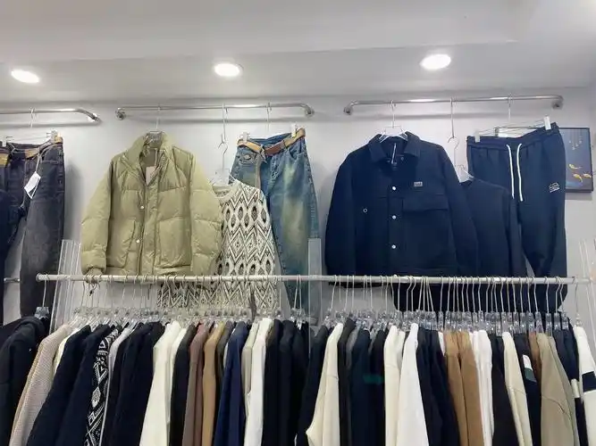 服装搭配实体店 男装女装新款大量上新#新款上新 @同城热门 - 抖音