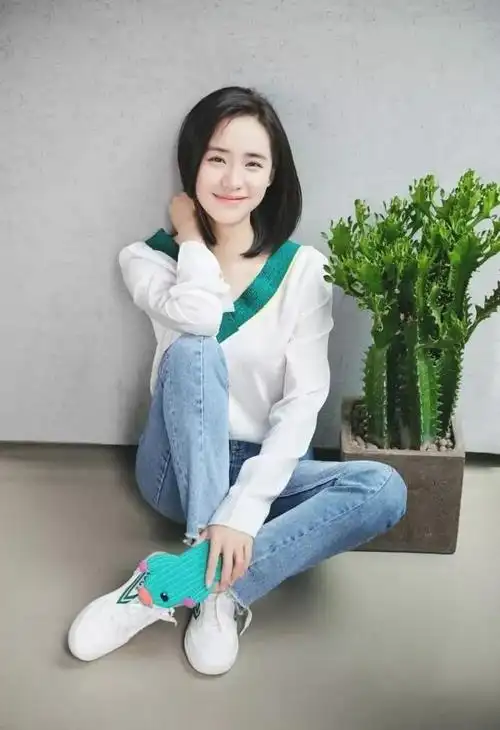王智个人资料介绍(王智,有颜值有身材的她,为什么就是捧不红?