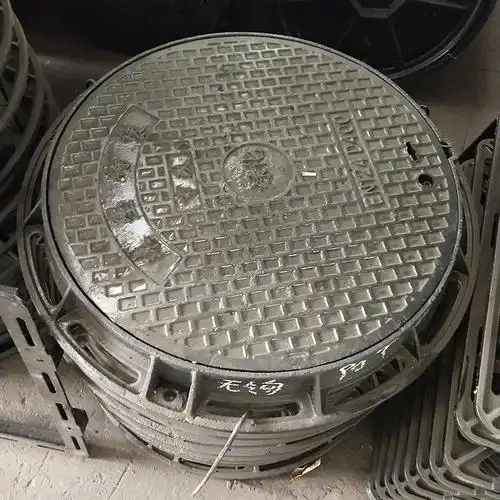 批发球磨铸铁井盖篦子 市政工程下水道井盖 700*800圆井盖方井盖