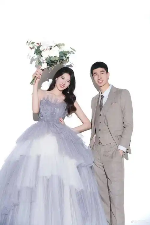 昨天(6月17日),中国跆拳道运动员郑姝音在社交媒体晒出结婚证照片并