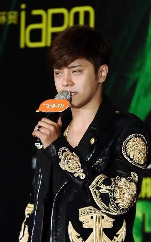 罗志祥否认与多名女子玩通宵,扮女装做慈善的他还能东山再起?