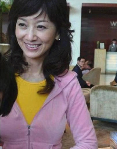 图网曝赵雅芝卸妆后素颜照赵雅芝不惧老大方分享生活秘诀