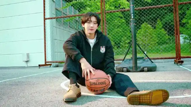 朴灿烈 · 下课一起去看学长打球