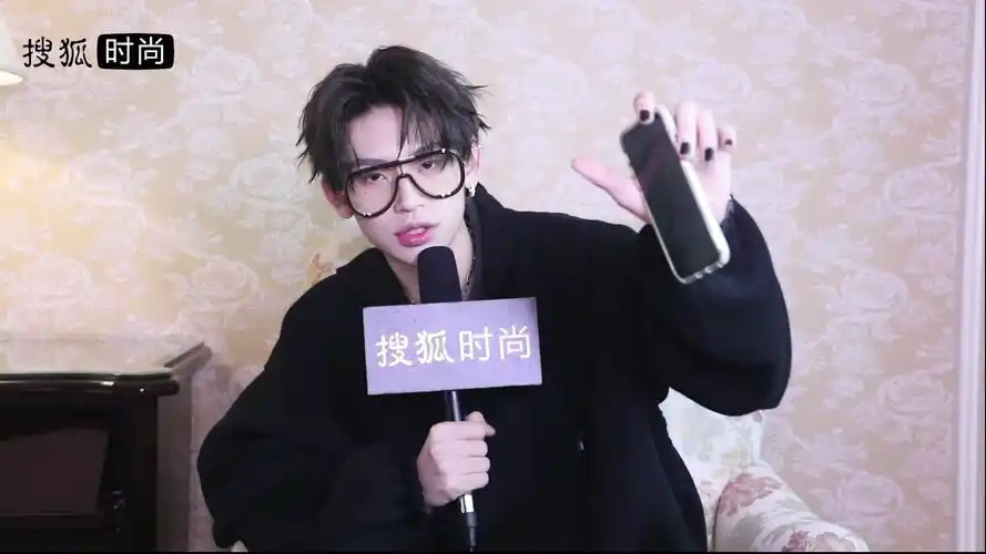 【小鬼 王琳凯】小鬼手机锁屏屏保大公开!