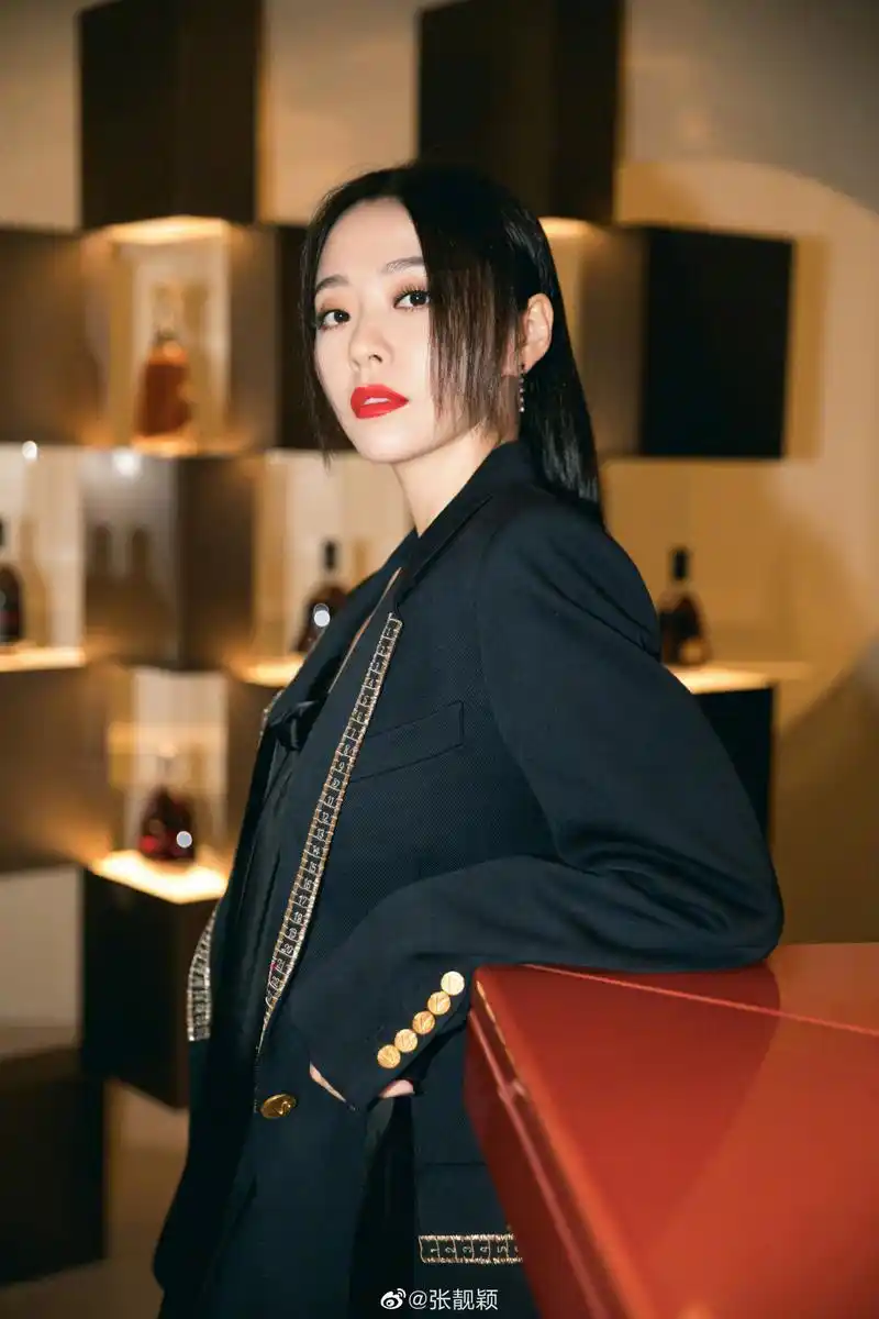 张靓颖高清写真美图:风姿绰约,魅力四射