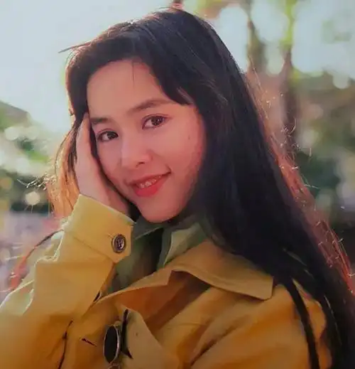 叶蕴仪13岁出道19岁爆红22岁嫁入豪门成一生的错误