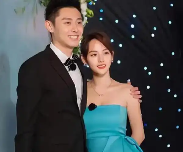 吴亦凡亲妈诋毁公检法?马思纯背景太深?霍建华复出心切?__财经头条