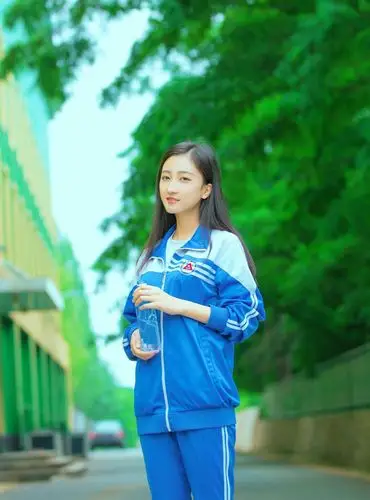 超美娇羞校花回头杀校园清纯写真看一眼就爱上了