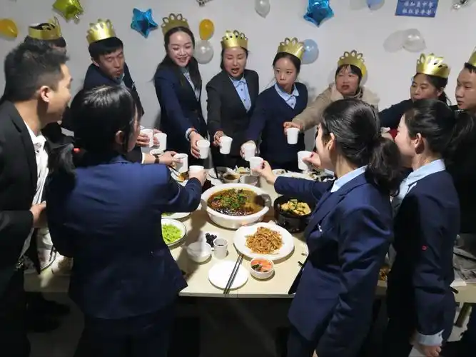 都可以成为现实,愿你以后的每一天,眼中有星河,心中有日月,生日快乐!