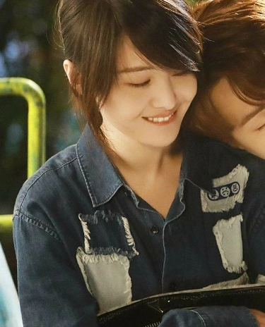 郑爽,马天宇新剧《悲伤逆流成河》最新海报出炉,怎么可以这么美