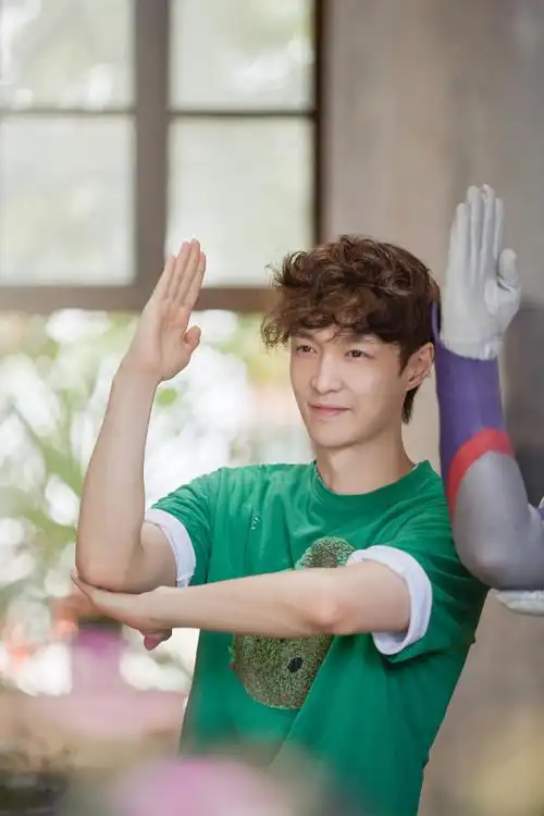 张艺兴给黄磊看的书##向往的生活