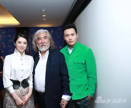 高云翔董璇出席活动 张雨绮时尚秀美腿