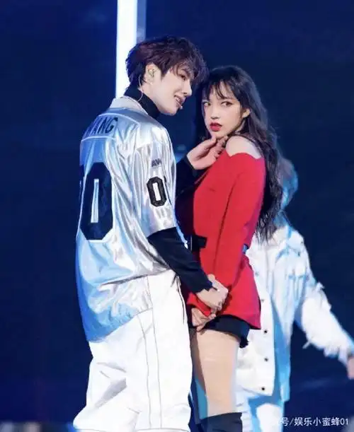 酷盖王一博面对女明星,各种耿直没表情,唯有她让王一博露出笑脸