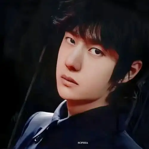 王一博 头盔##王一博五年前跳科目三