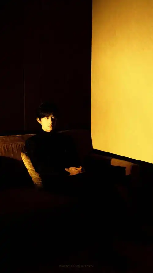 易烊千玺献唱不辞星海