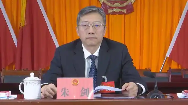 银川市委常委,永宁县委书记朱剑出席会议.