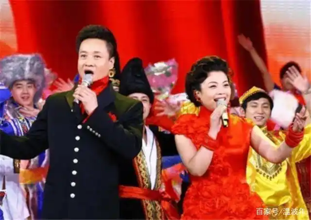 张也春晚舞台唱歌