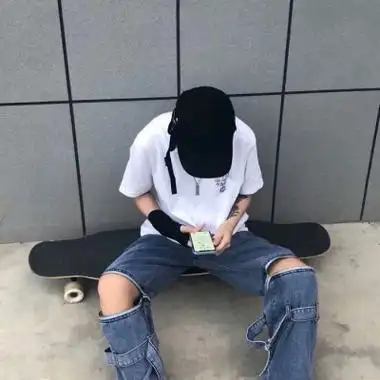 英俊帅气的男生头像散发出迷人高贵气息男生