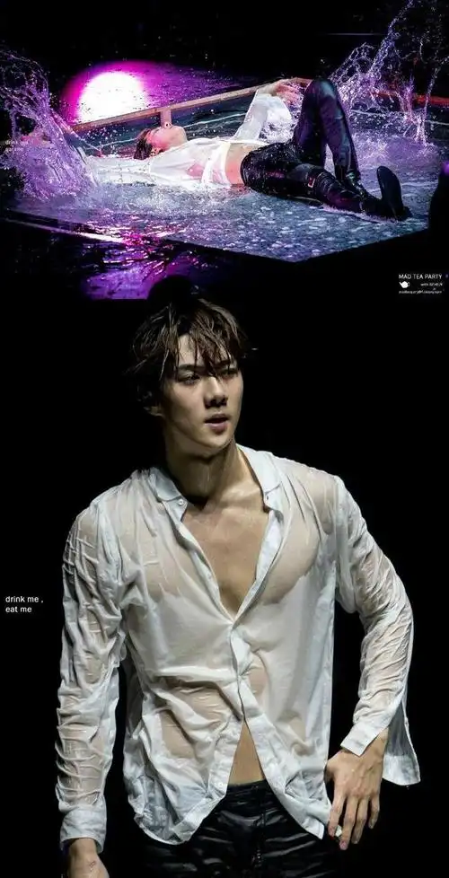 恭喜吴世勋喜提热搜宽肩窄腰的好身材让人羡慕