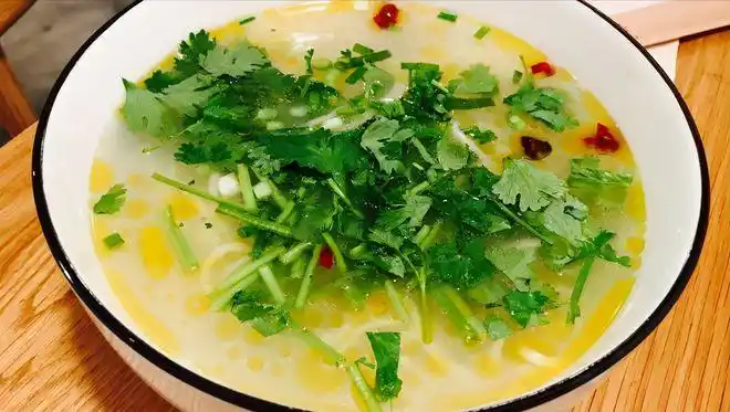 天水的浆水面更是一绝,也是天水美食中不可或缺的一道.