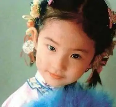 蔡依林从小走在时尚的前沿,迪丽热巴大长腿堪称"行走的衣架"