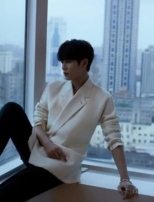 林彦俊发光体精致帅气图片