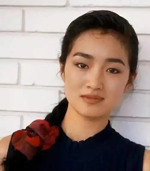 回顾巩俐家人相继离世如今的我不敢老去还要照顾老母亲