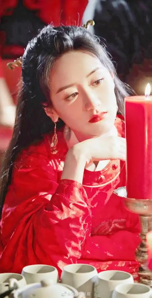 袁冰妍祝卿好刘泠大婚造型#袁冰妍祝卿好大婚红衣造型太美了,阿泠