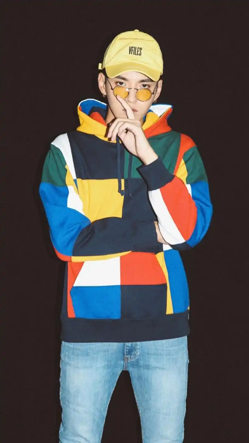 吴亦凡酷劲十足时尚写真图片手机壁纸