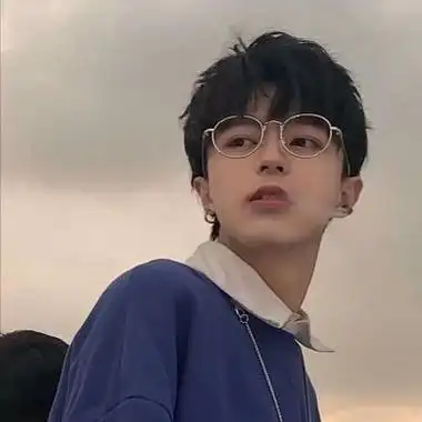 最新版气场强大的吸引人的男头很清新男生头像很酷的真人干净