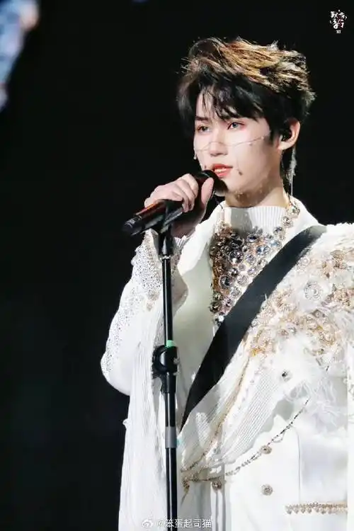 蔡徐坤超话喻言超话薛之谦超话王俊凯超话#张艺兴[超话]#张碧晨超话