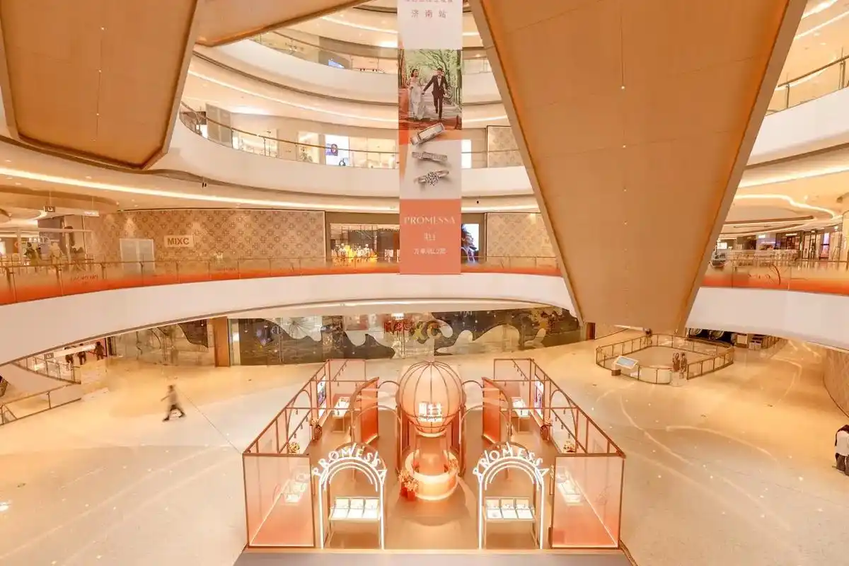 济南万象城周生生520克拉钻告白巡展.#爱的旅程连理展  济 - 抖音
