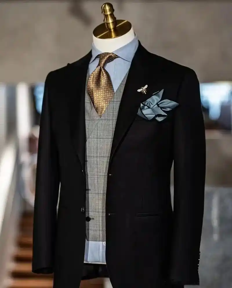 吉尼维高级西服定制推荐.藏蓝色西装 由于西服颜色比较深,可搭 - 抖音