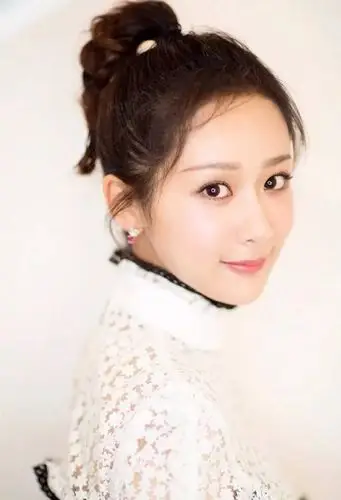 女生扎 高马尾 辫子发型