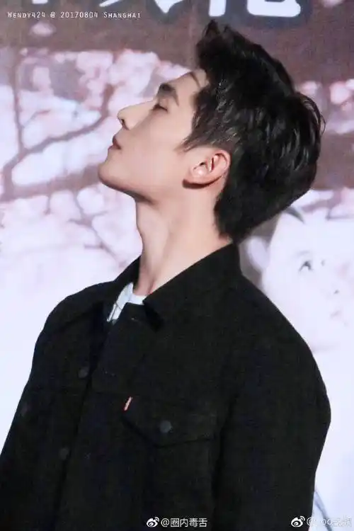 wink自拍大赛##男生喉结大赛