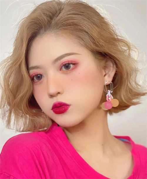 复古短发羊毛卷 蓬松微卷巨瘦脸_女生烫发 - 美发站