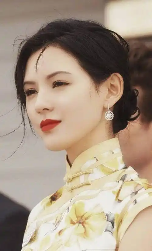 旗袍别瞎穿,太干瘪没气质,太丰腴显风尘,能驾驭的都是气质女神_俞飞鸿