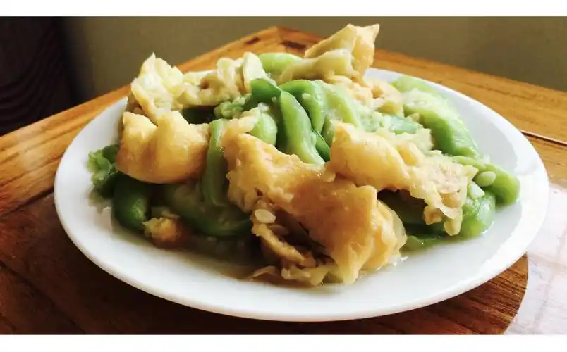 丝瓜炒油条--超级好吃(附视频菜谱)