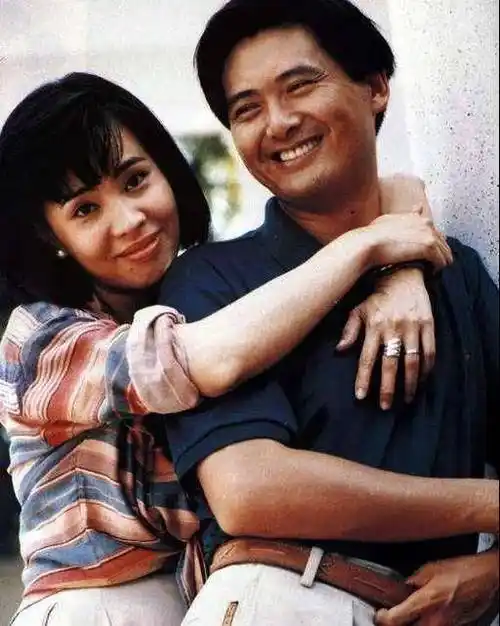 原创周润发从影46年获奖无数晚年却坐公交出门钱都去哪了