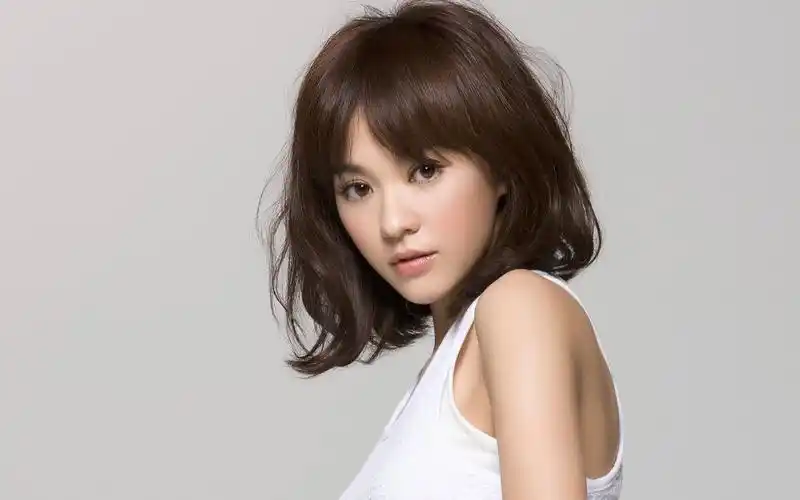 台湾可爱女星陈意涵简约时尚清新写真桌面壁纸(一)