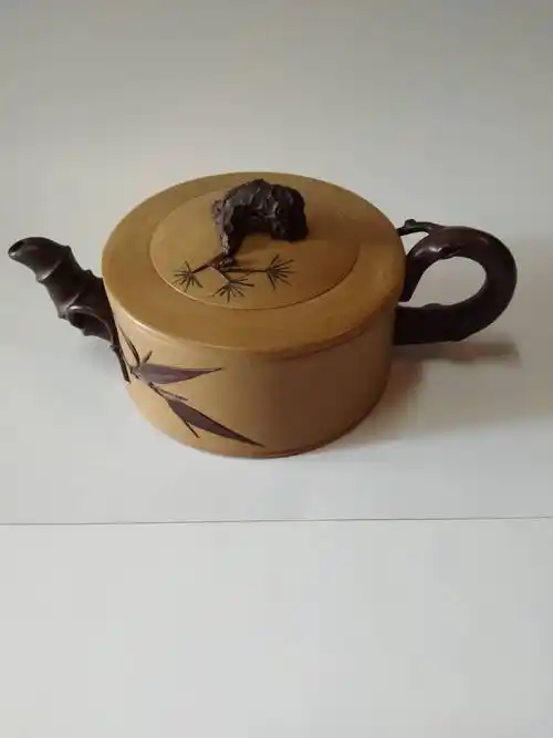 近代何道洪松梅紫砂壶达到千金难得一壶的程度