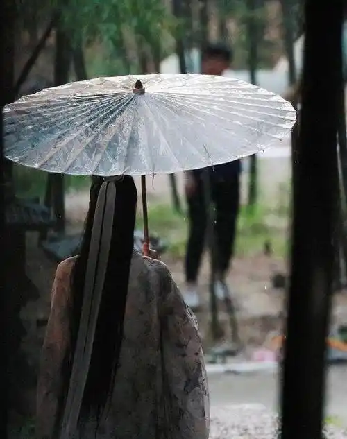 原创皓衣行路透帅翻罗云熙拿油纸伞仙气十足陈飞宇太有少年感