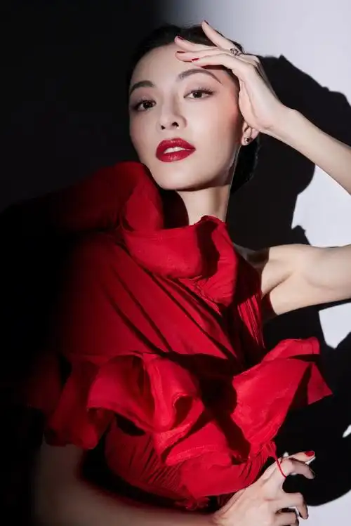 钟楚曦超话96#第36届中国电影金鸡奖#「金梭和银梭,匆匆眼前过」