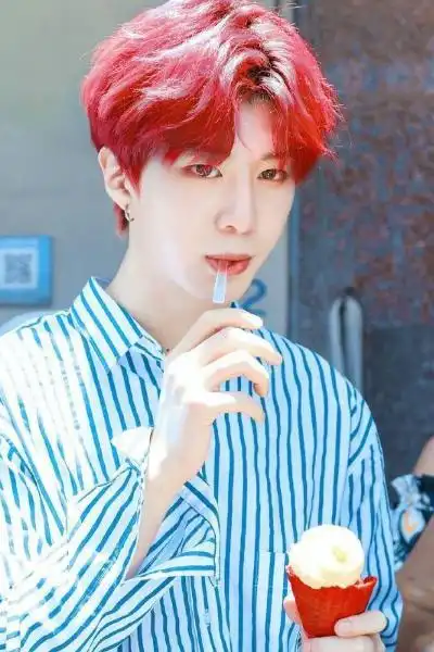 偶像新星范丞丞的绝美照片,你更喜欢其中的哪一张照片?