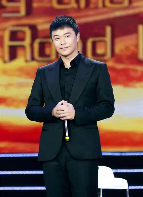 《唐探2》亮相丝路电影节闭幕 陈思诚跨界献唱