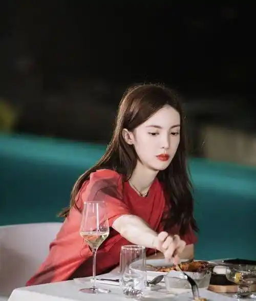 韩东君,邓伦,董又霖都是金晨的实锤前男友们,除此之外,金晨还被传出和