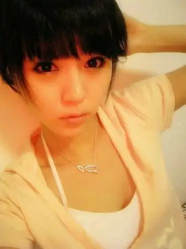 优美气质女生透明个性qq皮肤