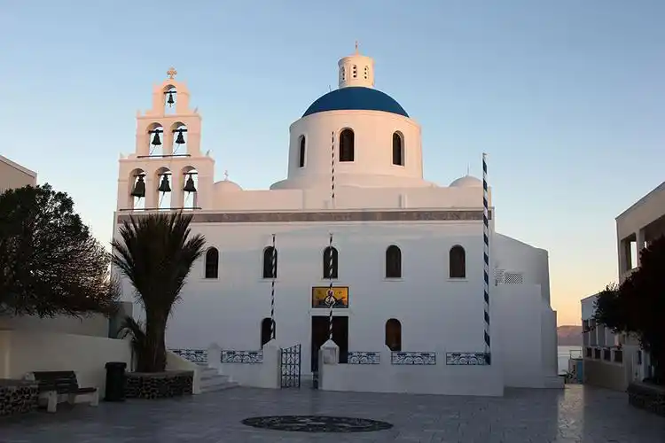 圣托里尼岛旅游费用(圣托里尼岛伊亚小镇的梦幻之旅)