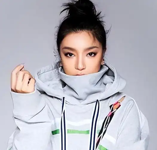 超级女声冠军江映蓉整容失败像怪物全身只剩眼球是自己的