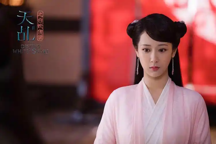 天乩上线一周播放量破六亿杨紫任嘉伦合体发糖获好评